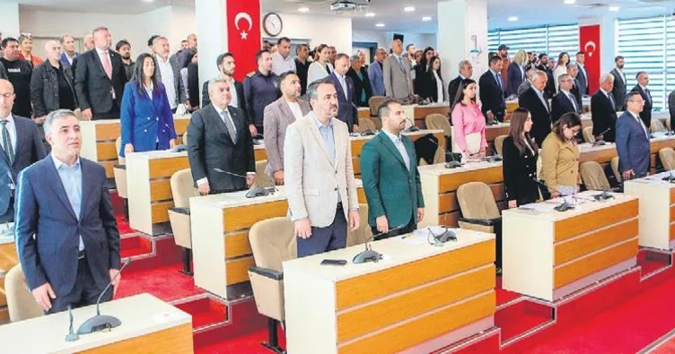 İlk icraatı borçlanma oldu