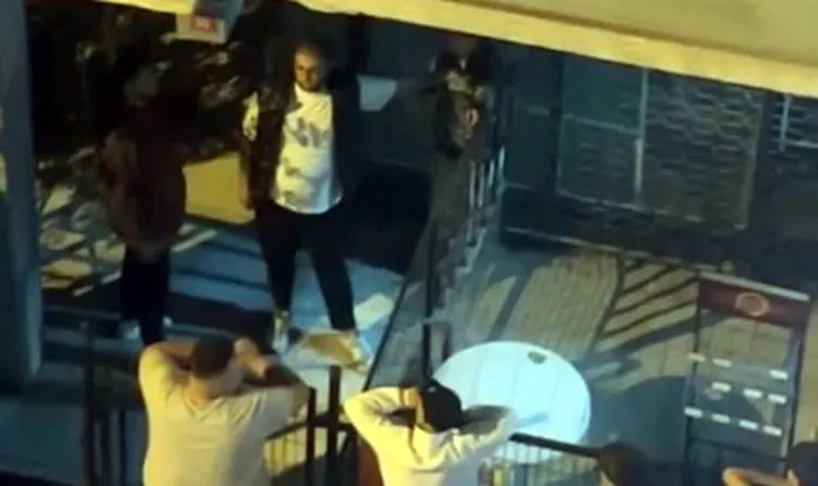 Avcılar’da sokakta kız kardeşine laf attılar: Sinirlenen ağabey yakalayıp tartakladı!