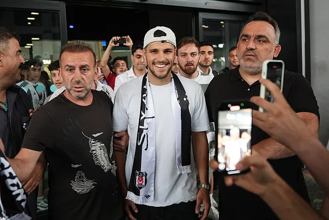 besiktasin-yeni-transferi-david-jurasek-istanbulda-1751129242553.jpg