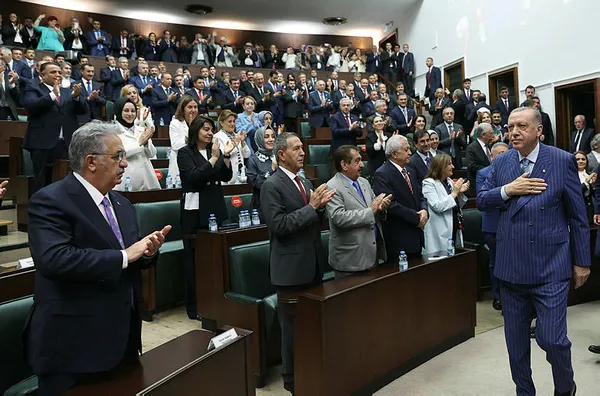 son-dakika-baskan-erdogandan-tusiada-sert-tepki-haddini-bil-sizin-agababalariniz-da-ayni-kafadaydi-1655294924695.jpg