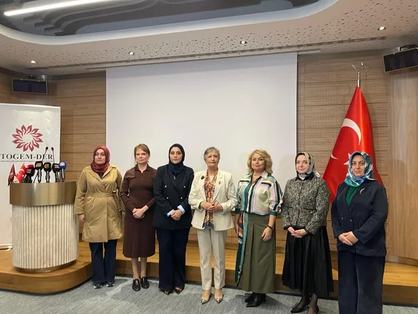 emine-erdoganin-onculugunde-kurulan-togemder-20-yasinda-1759400021042.jpg