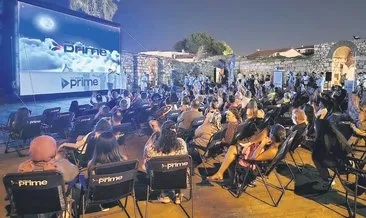 Açık hava sinema keyfi tatile renk kattı