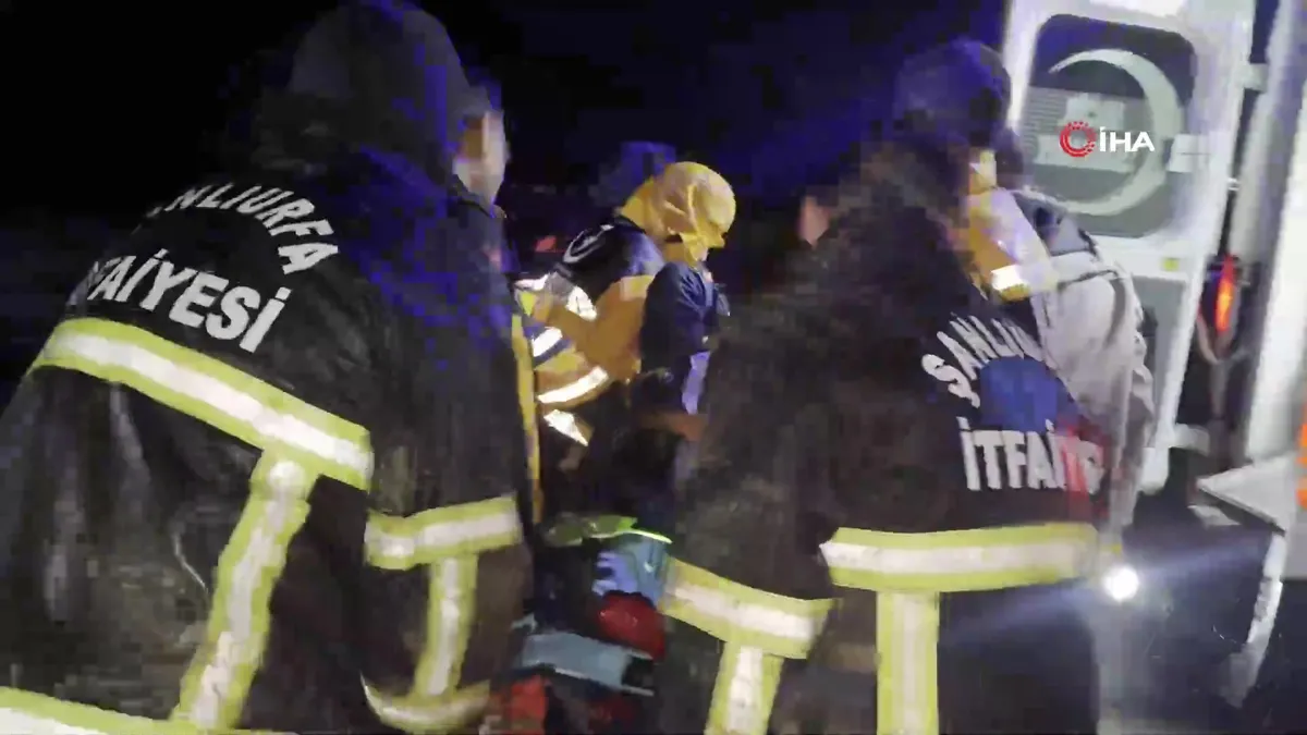 Şanlıurfa’da otomobil şarampole uçtu: 5 yaralı | Video videosunu izle Şanlıurfa’da otomobil şarampole uçtu: 5 yaralı | Video videosunu izle