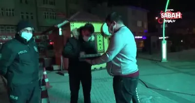 Sarıkamış’ta kısıtlama ile sessiz kalan sokaklarda polislere tatlı ikram edildi | Video
