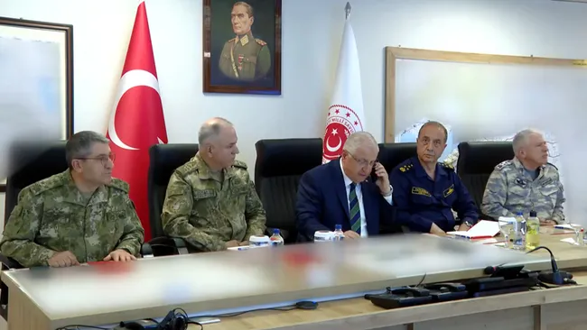 baskan-erdogan-sinirdaki-askerlerin-bayramini-kutladi-mehmetcik-terore-karsi-ciddi-mucadeleler-verdi-1718542942348.jpg Başkan Erdoğan, sınırdaki askerlerin bayramını kutladı: Mehmetçik, teröre karşı ciddi mücadeleler verdi