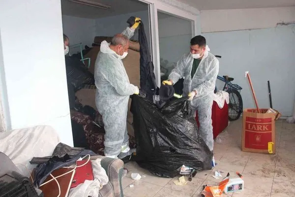 İzmir’de ekiplerin çöp ev şaşkınlığı: 12 ton çöp iki günde zor temizlendi