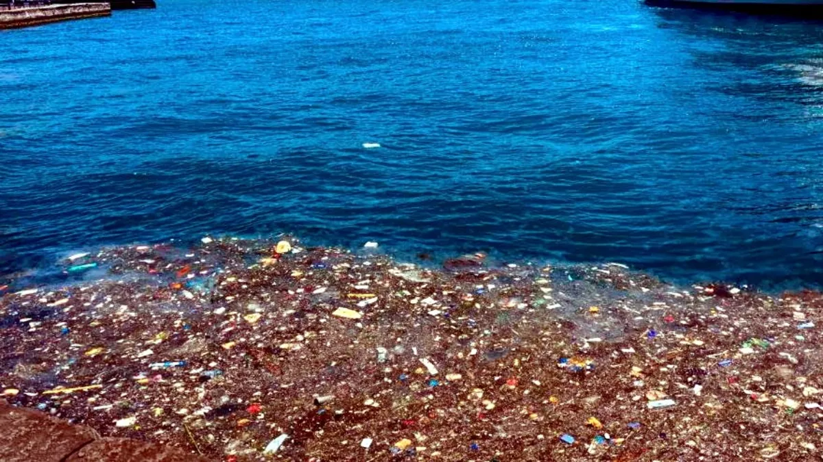 Bayramda Ortaköy sahili çöplüğe döndü