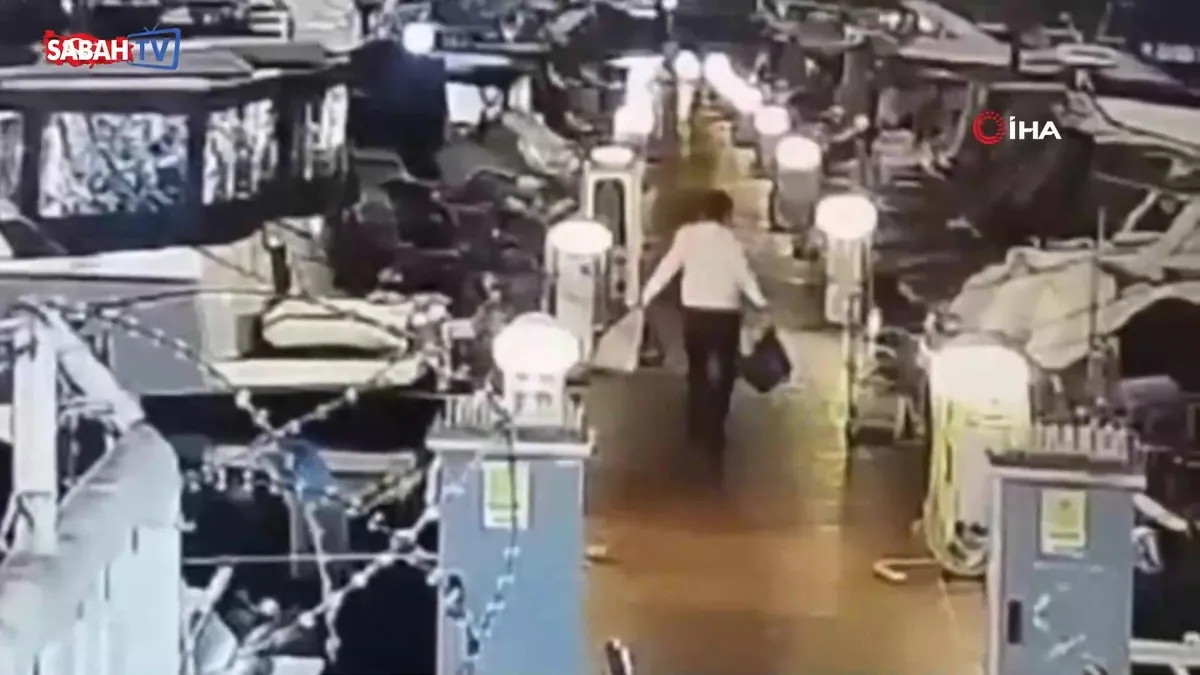 Pendik Marina’da denize düşüp pervaneye takılan adam hayatını kaybetti: O anlar kamerada | Video videosunu izle Pendik Marina’da denize düşüp pervaneye takılan adam hayatını kaybetti: O anlar kamerada | Video videosunu izle