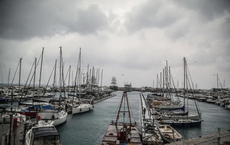 SON DAKİKA || Meteoroloji uyarmıştı: Antalya’dan korkunç görüntüler geliyor: Eve yıldırım düştü zannettik!