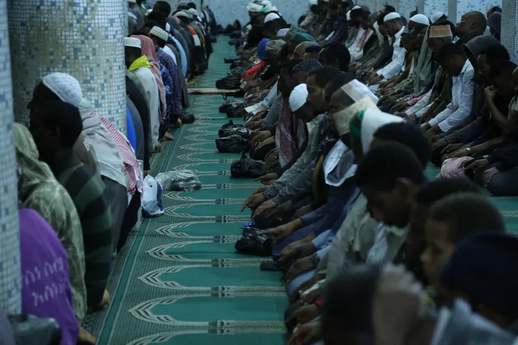 Ramazan ayının ilk teravih namazı kılındı