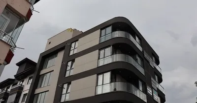 Amasya’da 5 katlı binaya yıldırım düştü!