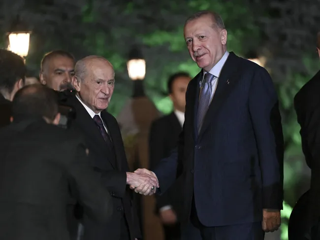 son-dakika-ankarada-cumhur-ittifaki-zirvesi-baskan-erdogan-devlet-bahceli-gorusmesi-basladi-1762962063772.jpg SON DAKİKA | Ankara'da Cumhur İttifakı zirvesi! Başkan Erdoğan-Devlet Bahçeli görüşmesi sona erdi