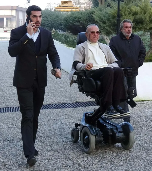 asli-bas-balkondan-duserek-hayatini-kaybetmisti-bayer-ailesi-hakim-karsisina-cikti-kilit-tanigin-dinlenmesi-be-1793103361644.jpg