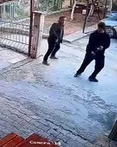 Okul bahçesinde dehşet saçtı