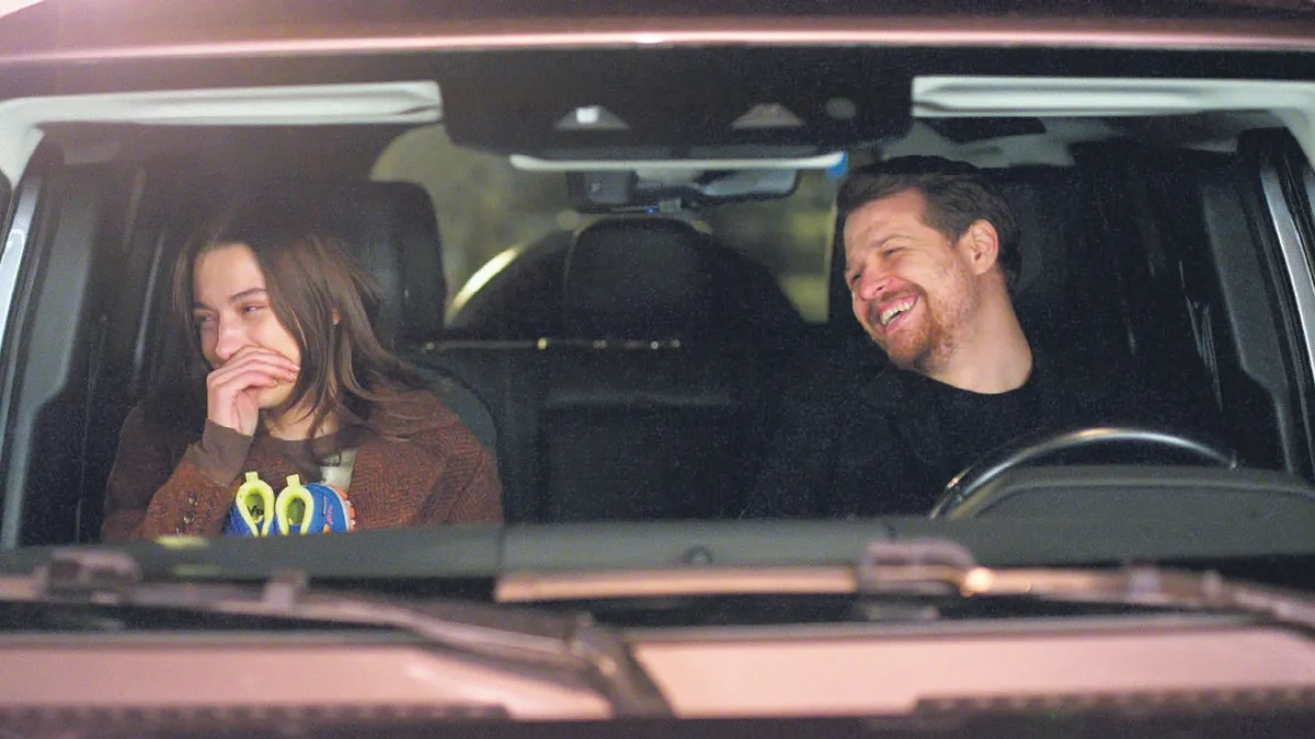 Yardım için başlayan ilişki aşka mı dönüşüyor? Yardım için başlayan ilişki aşka mı dönüşüyor?