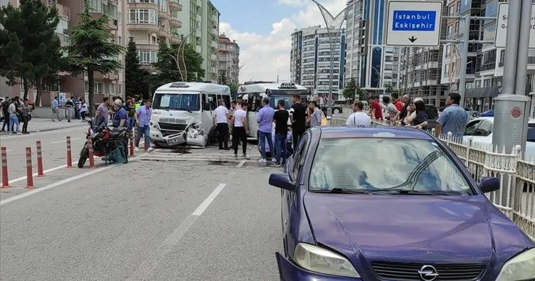 Afyonkarahisar’da 9 aracın karıştığı zincirleme trafik kazasında 19 kişi yaralandı