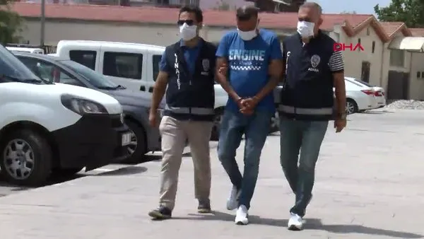 Adana'da yan baktılar, diye bakkalda 2 kişiyi bıçakladı