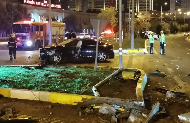 mardinde-feci-kaza-baris-oldu-1-agir-yarali-1734609804528.jpg