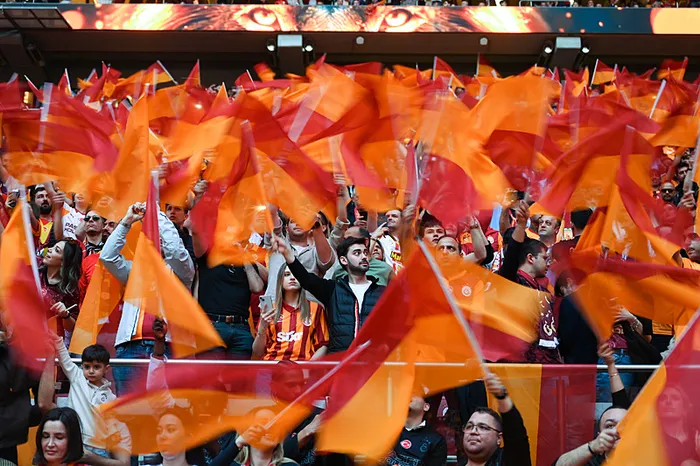 galatasaraydan-taraftara-acik-antrenman-karari-1777307304537.jpeg