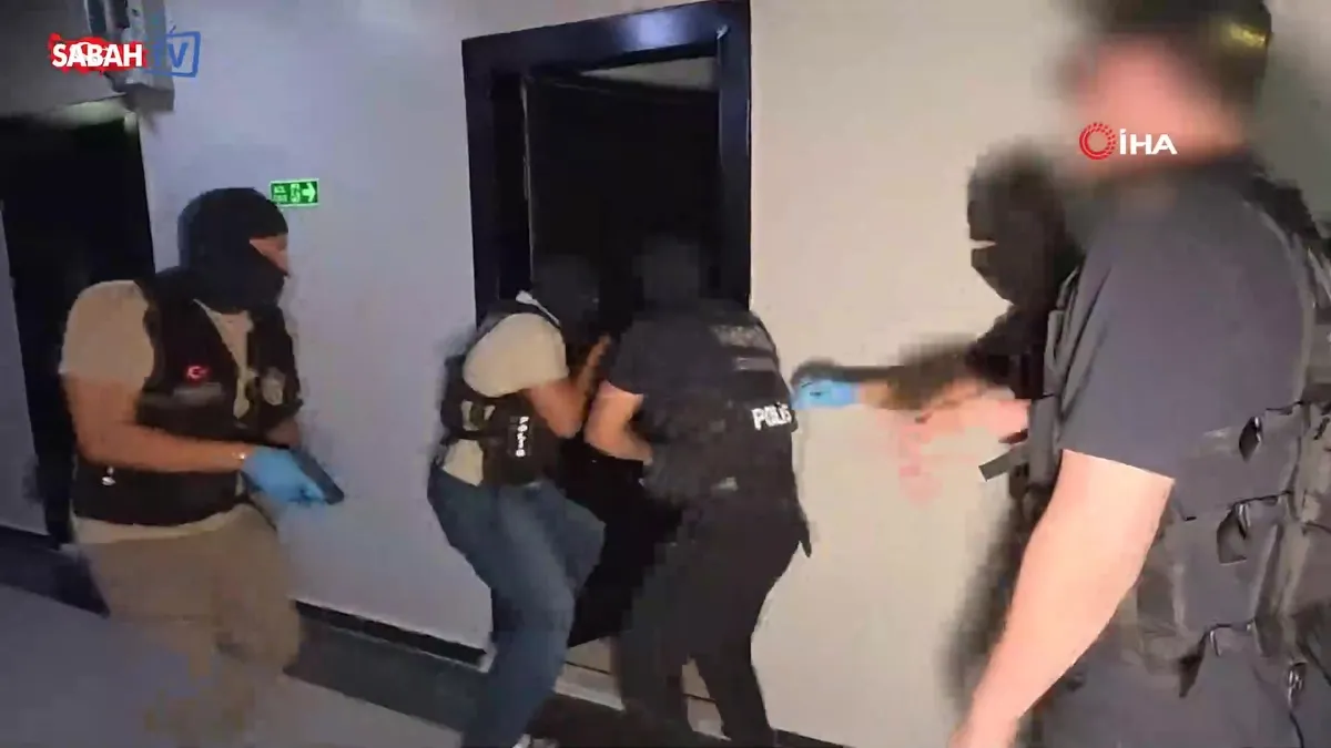Beylikdüzü’nde uyuşturucu operasyonu: 62 kilo eroin ve metamfetamin ele geçirildi | Video videosunu izle Beylikdüzü’nde uyuşturucu operasyonu: 62 kilo eroin ve metamfetamin ele geçirildi | Video videosunu izle