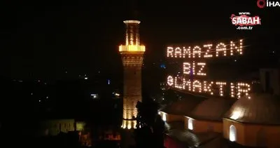 624 yıllık Ulu Cami’ye asılan Ramazan mahyası geceyi aydınlattı | Video