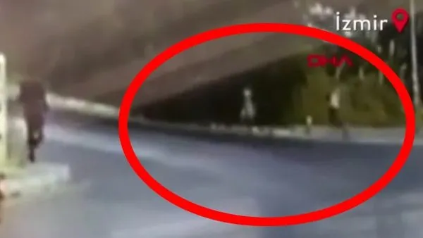 Son Dakika Haberi Izmir Deki Sapik Dehseti Kamerada Hem Taciz Etti Hem Video Videosunu Izle Son Dakika Haberleri