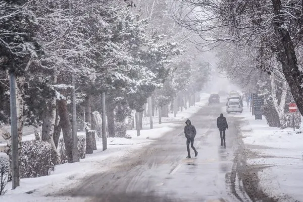 Ankara’da yarın okullar tatil mi? 6 Şubat Pazartesi Ankara okullar tatil mi? Gözler valilik kar tatili açıklamasında!