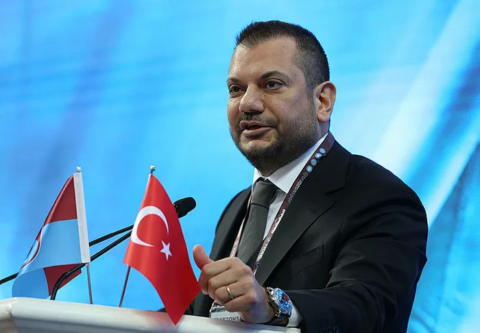 trabzonsporda-yeni-yonetim-ilk-macina-cikiyor-1680248411989.jpg