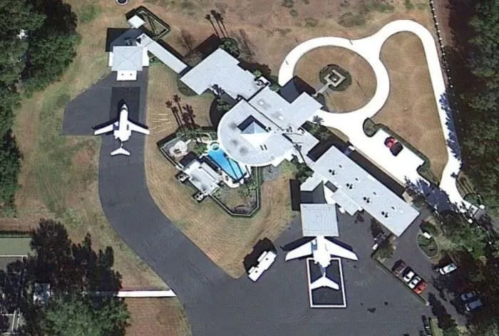 John Travolta’nın muhteşem evi