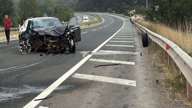 boluda-feci-kaza-yoldan-cikan-otomobil-karsi-seride-gecti-1-olu-2-yarali-1786128942422.jpg