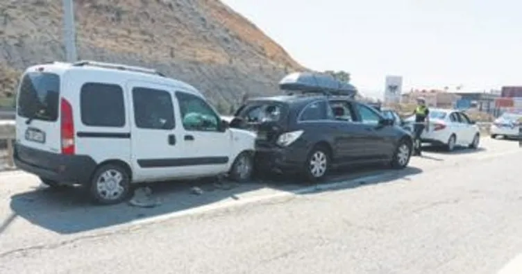 Zincirleme trafik kazası: 8 yaralı