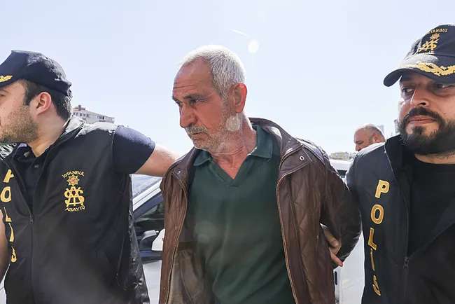chp-genel-baskani-ozgur-ozele-yumrukla-saldirmisti-dava-29-eylule-ertelendi-1756979371574.jpeg CHP Genel Başkanı Özgür Özel'e yumrukla saldırmıştı: Dava 29 Eylül'e ertelendi