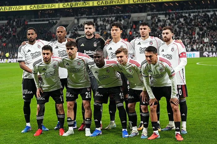 canli-super-ligde-besiktas-antalyaspor-maci-1775843241809.jpeg