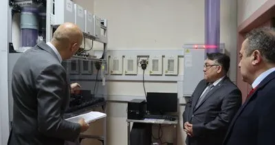 Rektör Özölçer, üniversite hastanesinde cerrahi robotunu inceledi