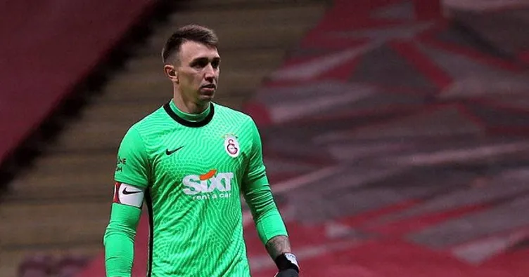 Belhanda, Muslera ve zemin!