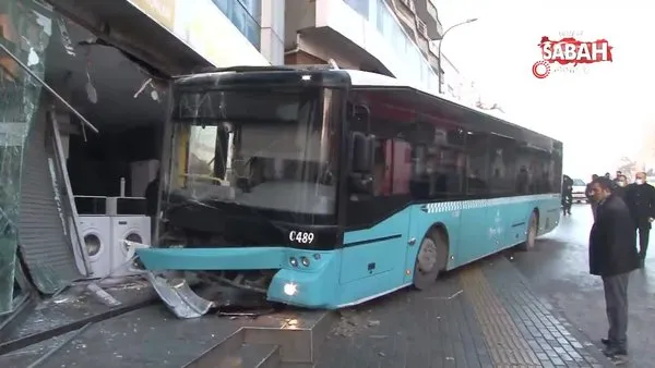 Son dakika! İstanbul'da halk otobüsünün dükkana dalma anı kamerada | Video