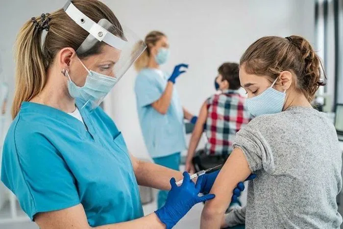 15 Yas Ustu Asi Olacak Mi Olabilecek Mi 12 Ve 15 Yas Ustu Asi Randevusu Ne Zaman Acilacak Veli Izni Gerekli Mi 15 Yas Asi Zorunlu Mu Asi Yasi Kaca Indi Son Dakika Yasam Haberleri