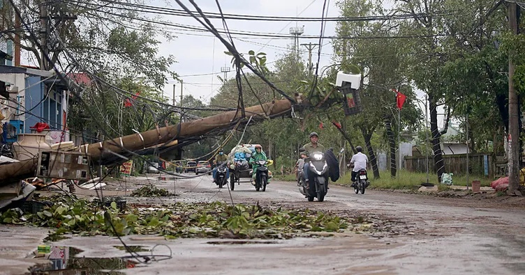Kajiki Tayfunu Vietnam’ı vurdu: 1,6 milyon kişi elektriksiz kaldı