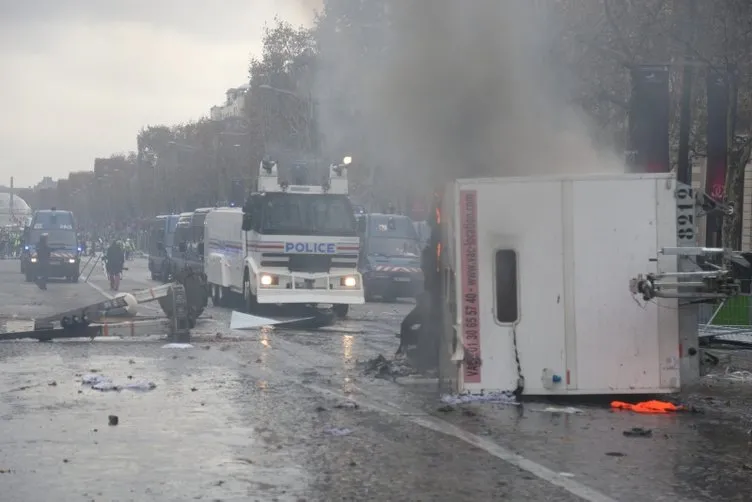 Fransa'da akaryakıt zammı protestoları sürüyor