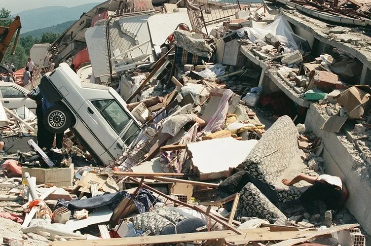 17 Ağustos 1999 Gölcük depremi kaç şiddetindeydi, kaç kişi öldü? 17 Ağustos depremi kaç saniye sürdü?