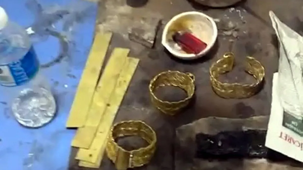 Avcılar’da sahte altın üretilen iş yerine baskın Avcılar’da sahte altın üretilen iş yerine baskın