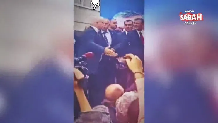 Özgür Özel’in Manisa programında CHP’li başkandan skandal hareket! Parti yöneticisini sahneden kovdu | Video