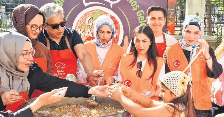 KADEM’den Sultanahmet’te aşure ikramı