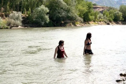 Tunceli'de insanlar plajlara akın ediyor