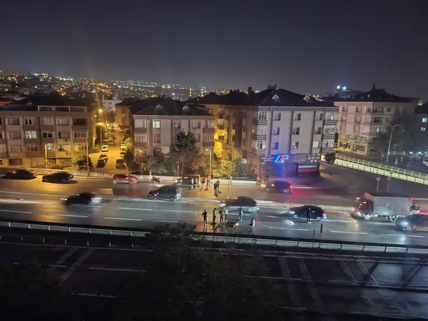 buyukcekmecede-aci-kaza-karsiya-gecmeye-calisan-kadina-2-otomobil-pes-pese-carpti-dilber-koyuncu-hayatini-kayb-1787735889701.jpg