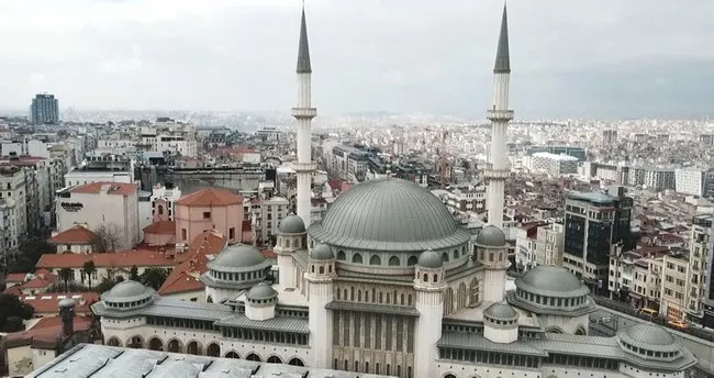 istanbul taksim meydani ndaki caminin
