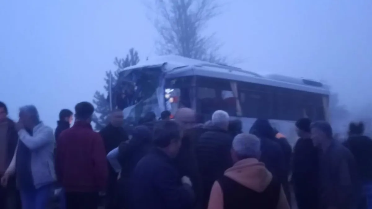 Bolu’da tır ile yolcu minibüsü çarpıştı: Yaralılar var Bolu’da tır ile yolcu minibüsü çarpıştı: Yaralılar var