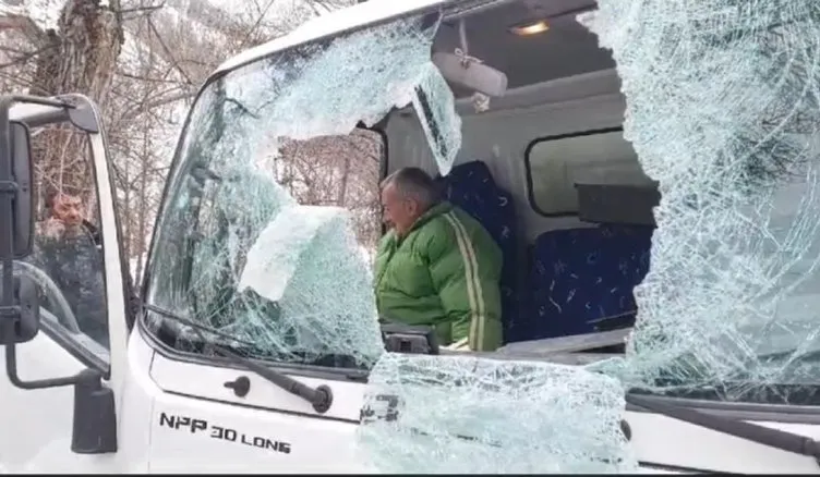 Tunceli’de feci olay! Kaya parçası kamyonun ön camına saplandı: 1 ölü!