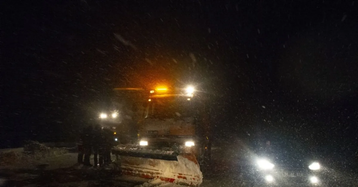 Kar Yagisi Sonrasi Trafik Ve Yol Durumu Sertavul Gecidi Nde Yol Durumu Nasil Akdeniz Ve Bolu Da Ulasima Kar Engeli En Son Haber