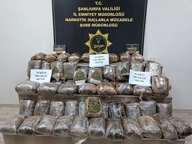 yolcu-otobusune-duzenlenen-operasyonda-uyusturucu-madde-ele-gecirildi-1790674021923.jpg